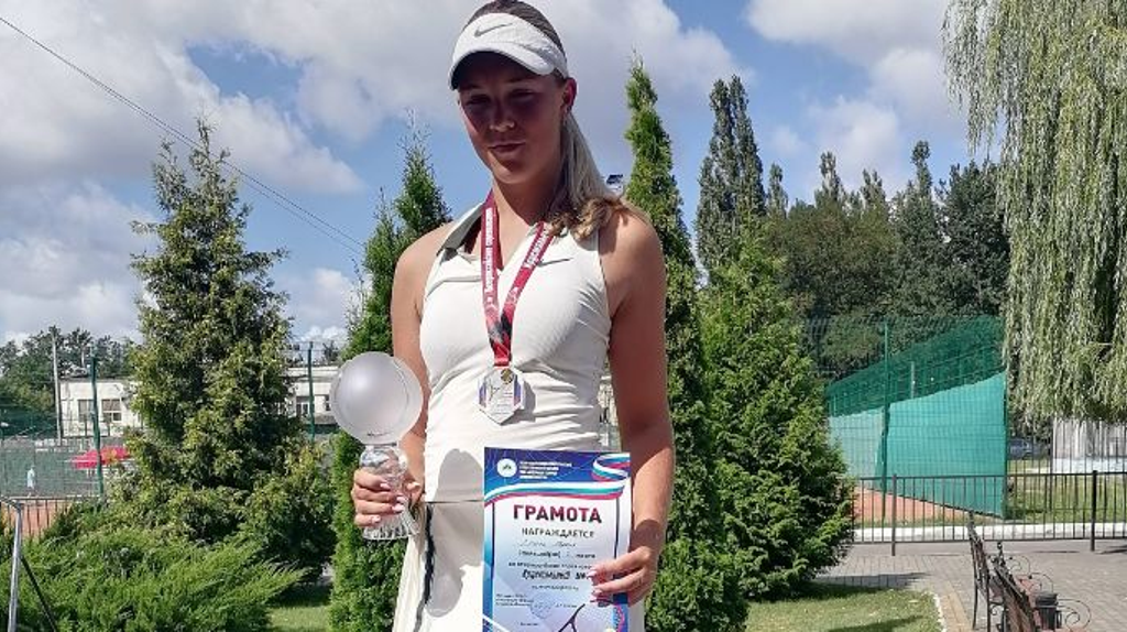 Брянская теннисистка Мария Дущак выиграла золото и серебро на турнире «Хрустальный мяч»