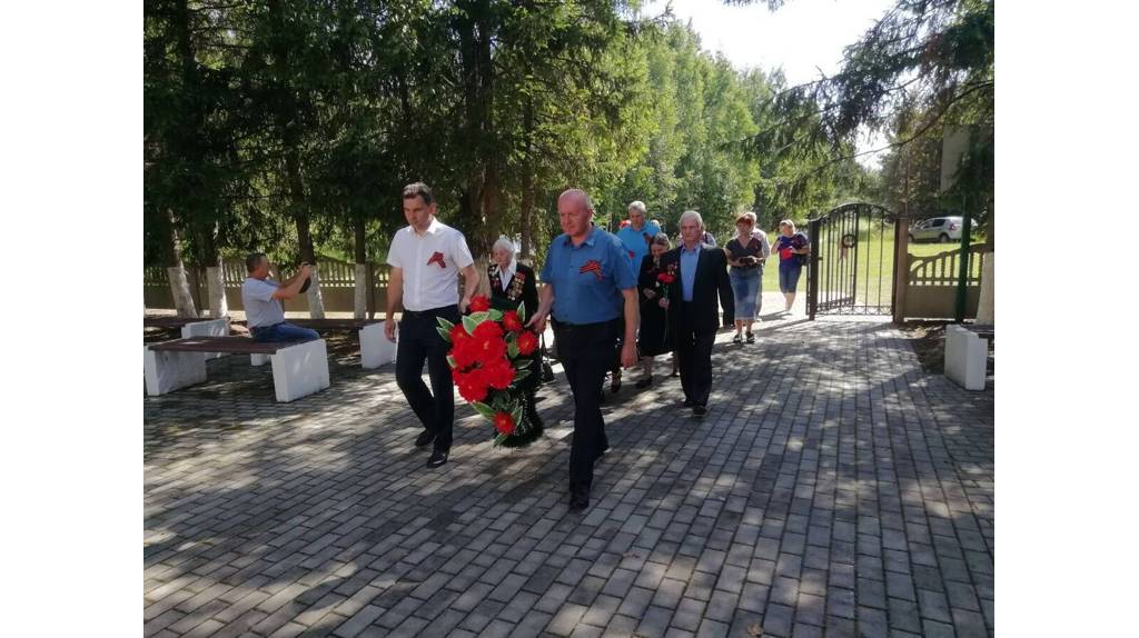В брянской деревне Смелиж почтили память партизан и подпольщиков