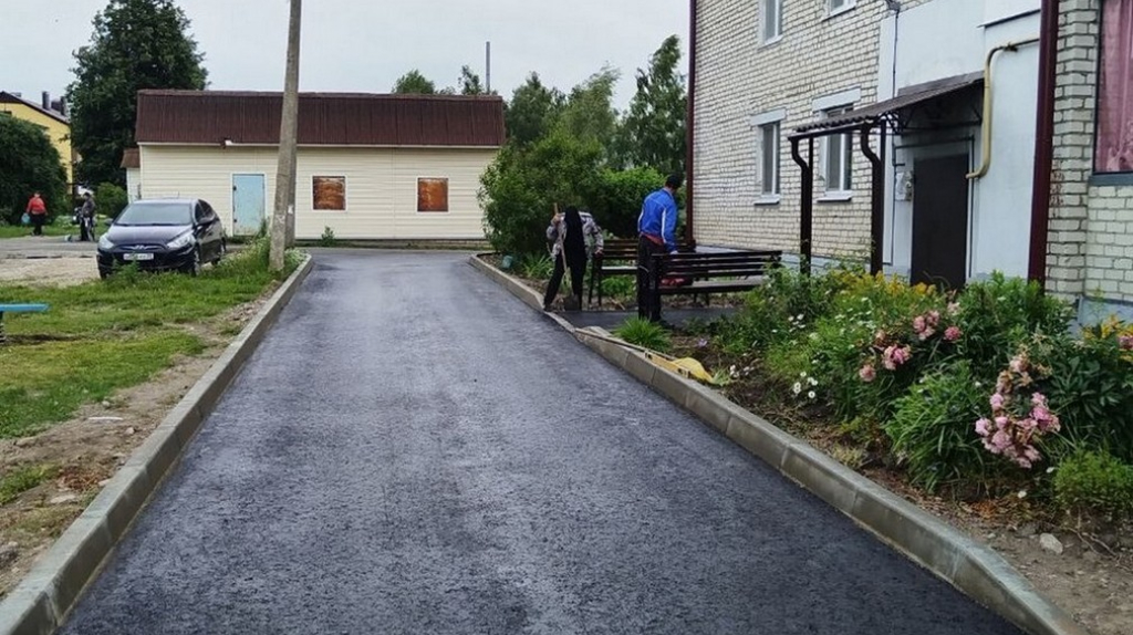 В Выгоничах благоустроили две дворовые территории