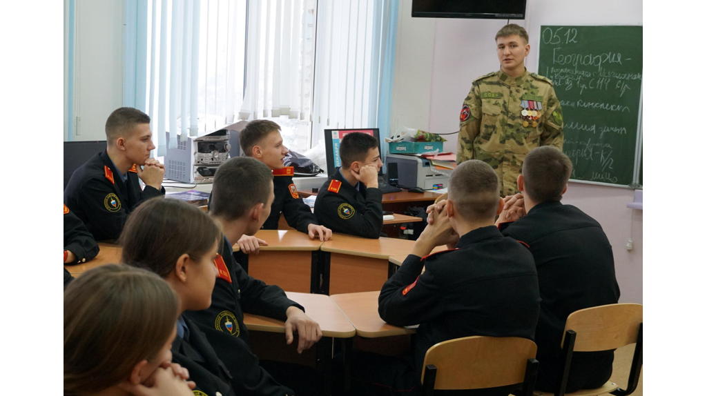 Росгвардейцы возложили цветы к могилам брянских героев Отечества
