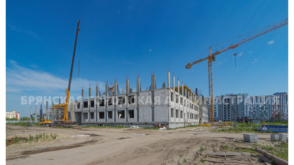 В Брянске на территории бывшего аэропорта строится новая школа на 1225 мест