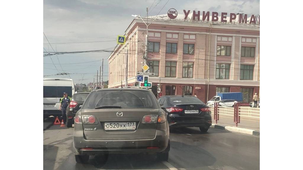 В Брянске на проспекте Ленина в ДТП попали четыре автомобиля