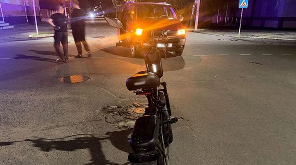 В Новозыбкове в ДТП попали легковушка и электровелосипед