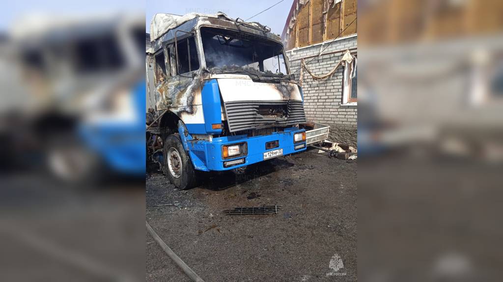 В Брянском районе сгорел грузовик