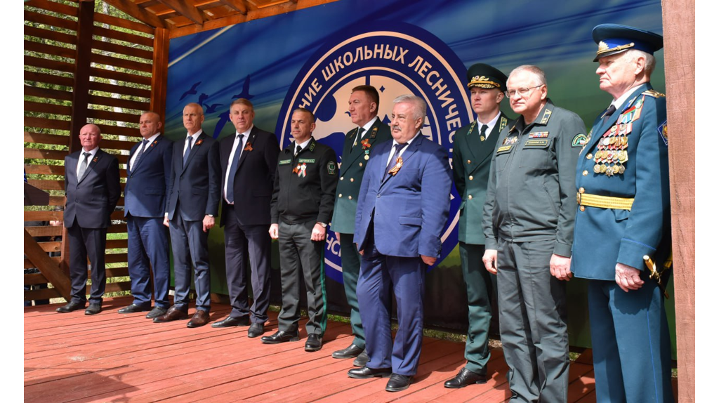 На Брянщине торжественно открыли памятный знак лесникам-партизанам России и Беларуси