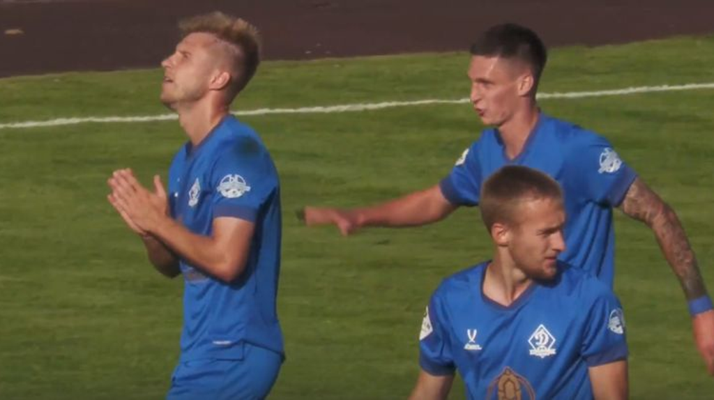 Брянское «Динамо» после первого тайма обыгрывает пензенский «Зенит»