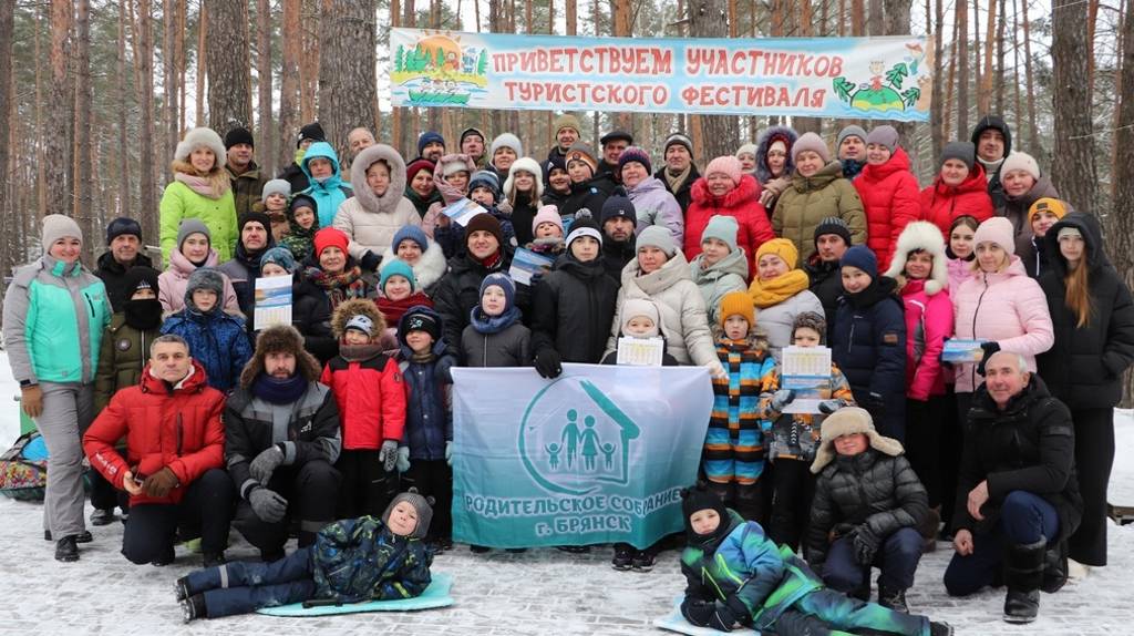 Новогодний семейный фестиваль прошел в брянском лагере «Искорка»