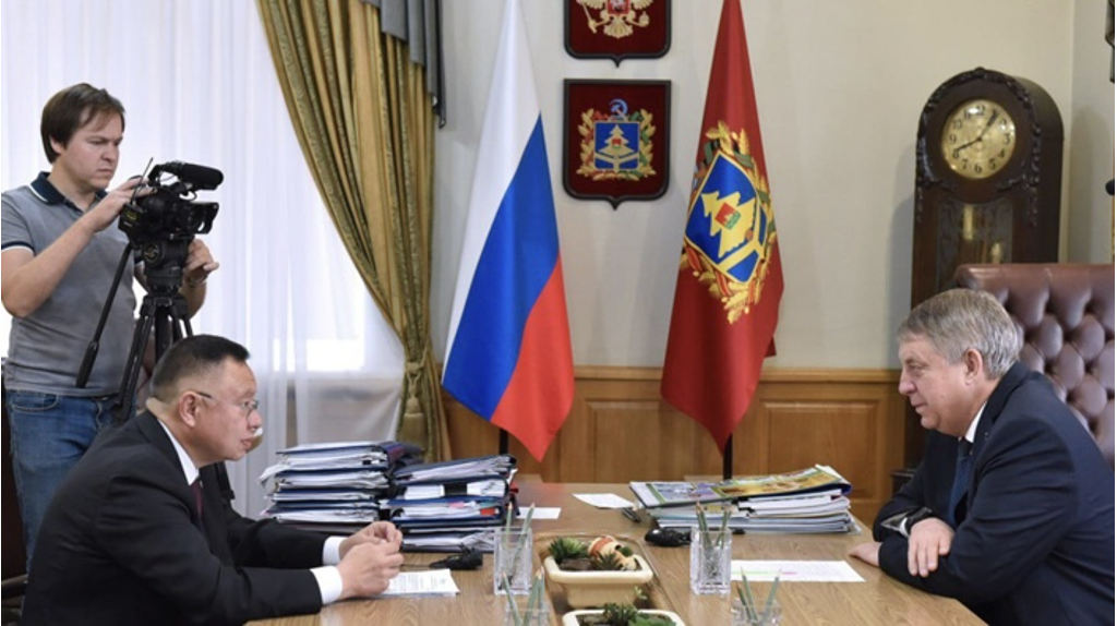 Богомаз и глава Минстроя Файзуллин обсудили вопросы помощи брянскому приграничью