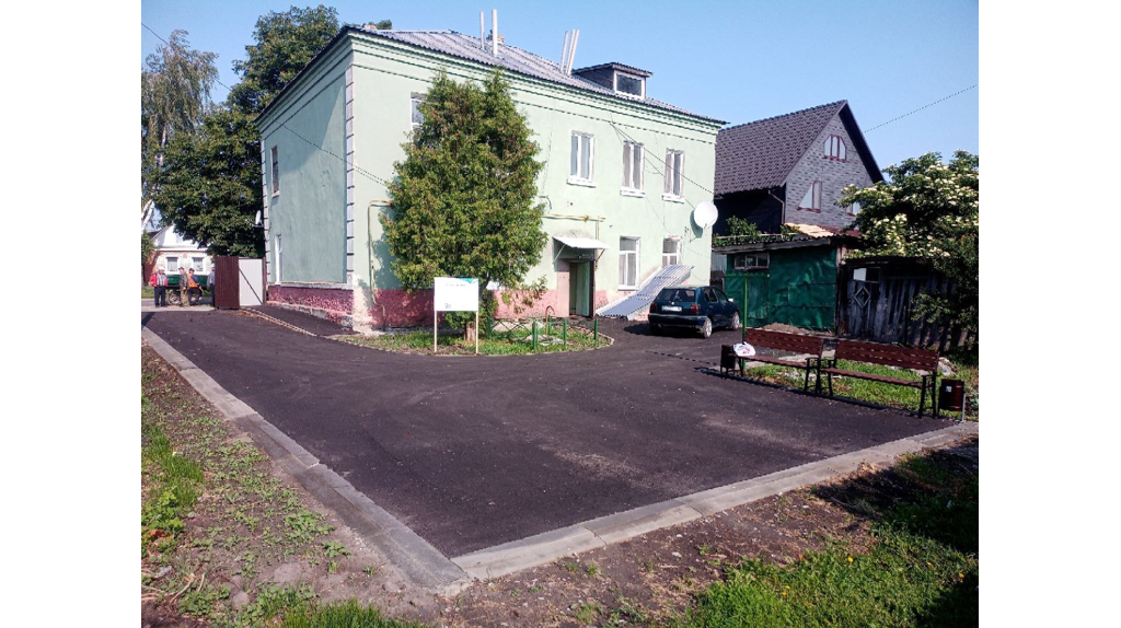 В Севске по нацпроекту благоустроили три двора по улице Ленина