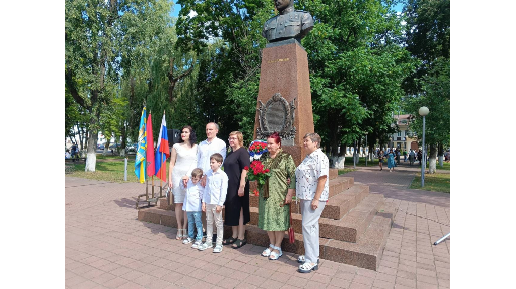 В Брянске отметили 108-летие со дня рождения лётчика Павла Камозина