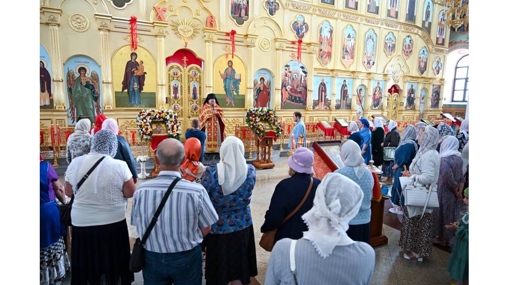  В Свенском монастыре прошла литургия в честь 50-летия служения брянского митрополита