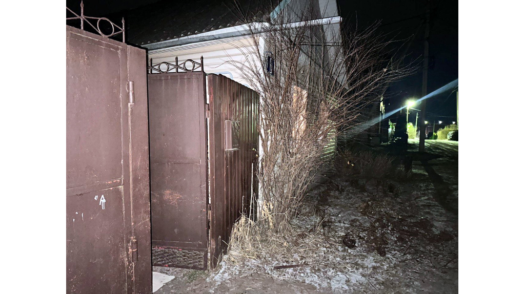 В Почепе уголовник разбил металлической трубой окна в доме знакомой