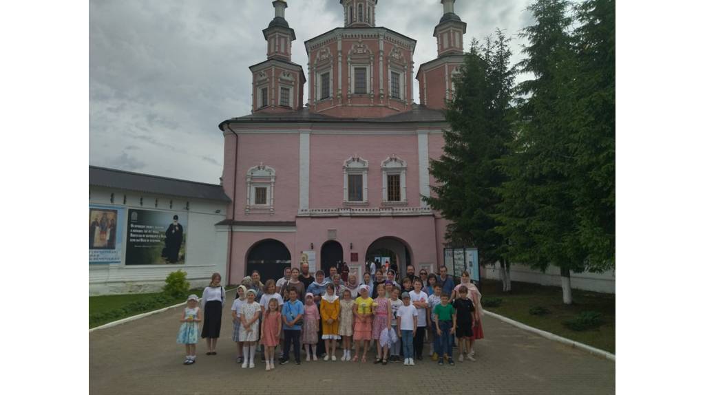 Воспитанники воскресной школы из Дятьково посетили святыни Брянска