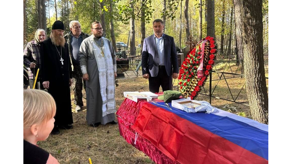 В Навлинском районе Брянской области простились с тремя героями СВО