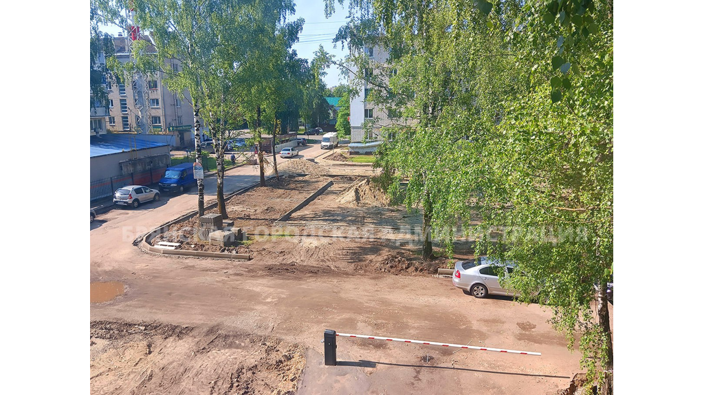 В Брянске обновили первый из семи запланированных дворов