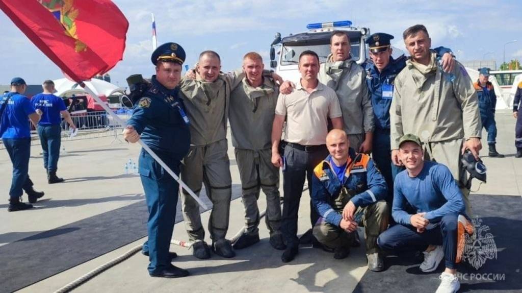 Брянские химики и пожарные стали призёрами патриотической эстафеты МЧС России