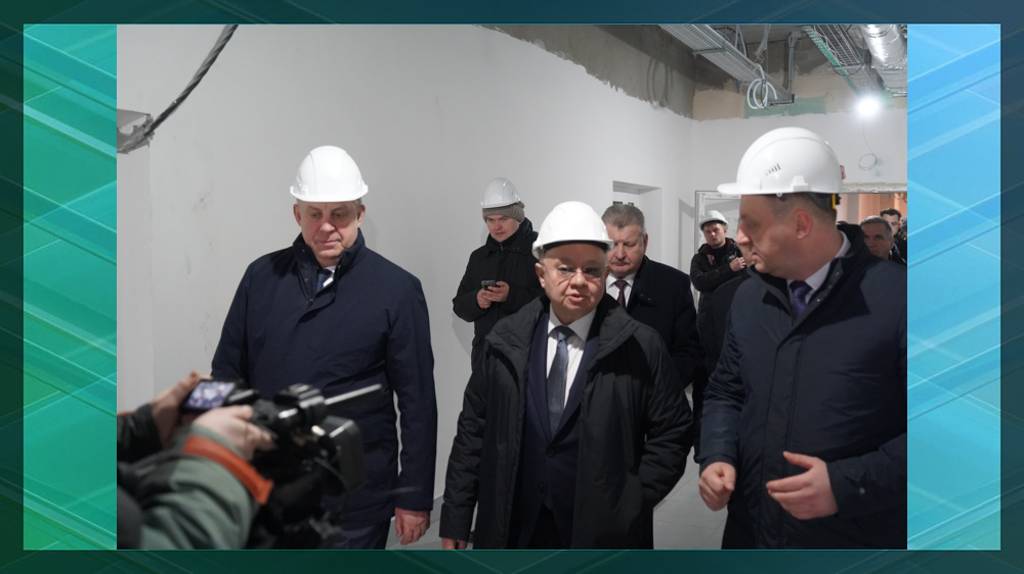 Министр строительства и ЖКХ посетил социально значимые объекты Брянска