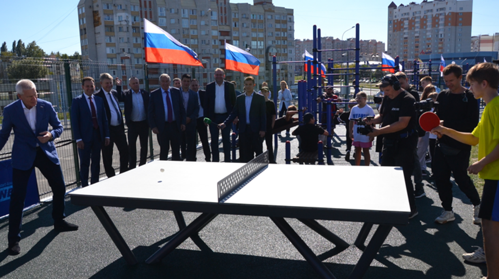 Депутат Госдумы Матыцин показал в Брянске мастер-класс игры в настольный теннис