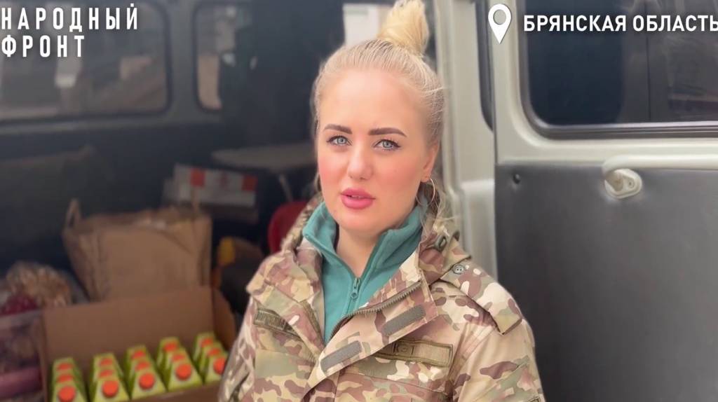 Брянская военная медсестра передала подарки детям коррекционной школы ДНР