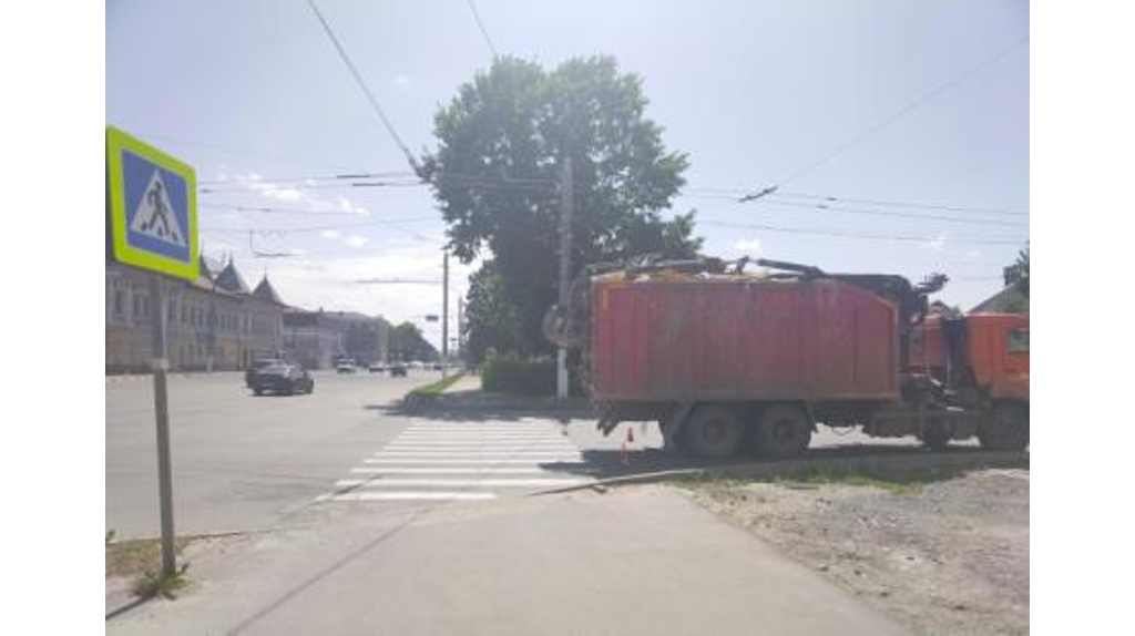 В Брянске водитель «КамАЗа» сбил пенсионерку на зебре