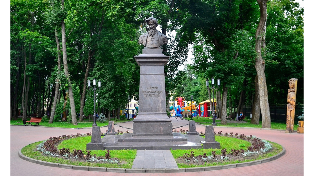 Брянцев пригласили на пешеходную экскурсию «Деревянная сказка»