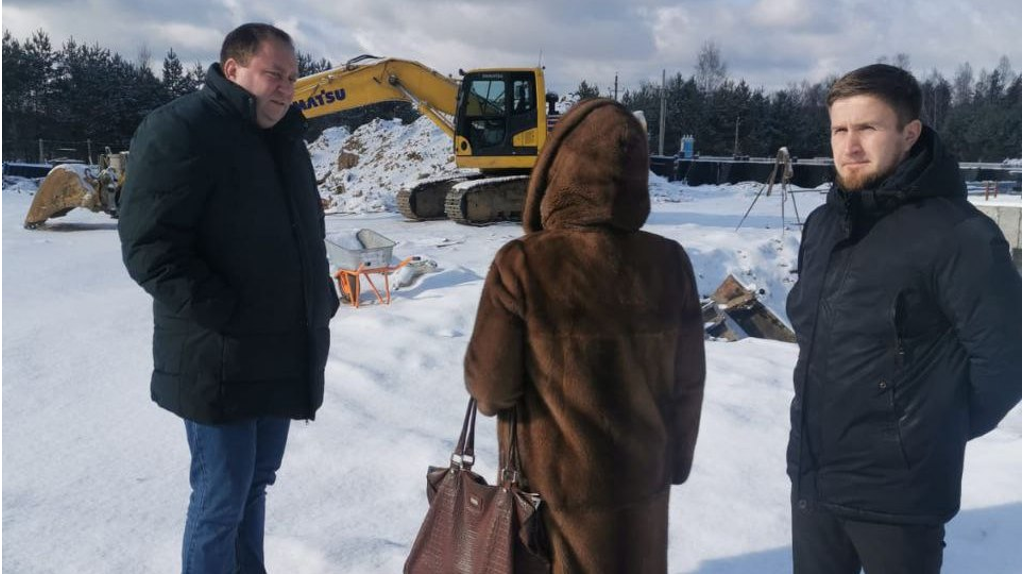 Замгубернатора Денис Амеличев проконтролировал ход строительства спортобъектов