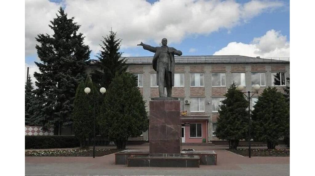 В Комаричах благоустроят скейт-парк и отремонтируют памятник Ленину