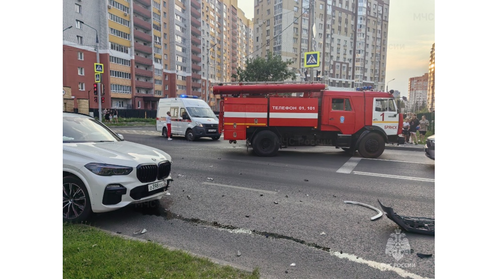 В Брянске две легковушки попали в ДТП на старом аэропорту