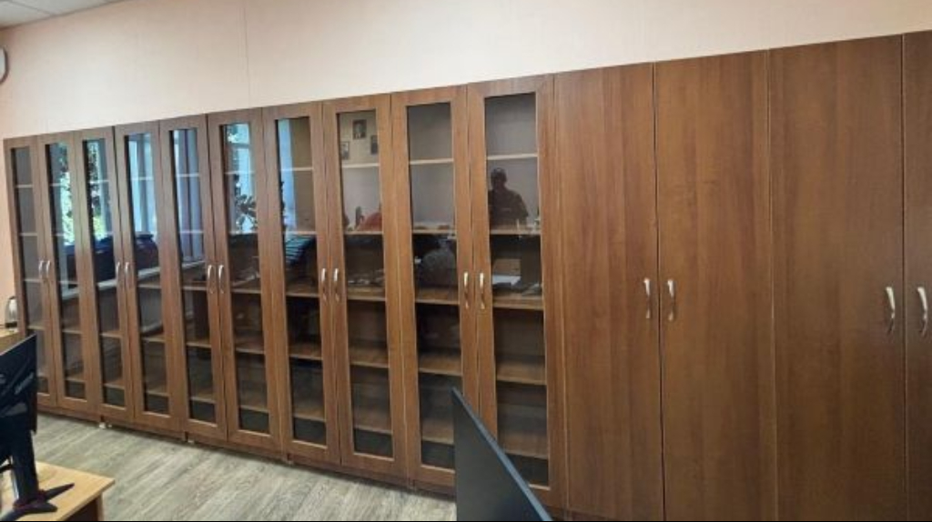 Осужденные брянской колонии №2 изготовили мебель для управления МЧС