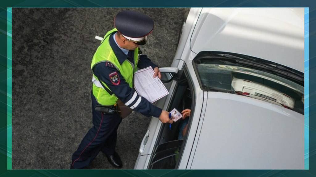 В Брянске полицейские поймали 21-летнего водителя с купленными правами