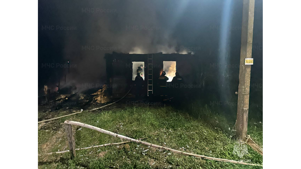 В Дубровском районе сгорел жилой дом: есть пострадавший