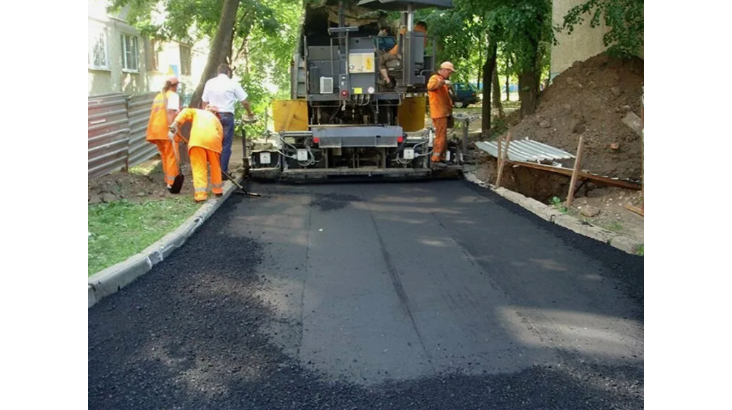 В брянском поселке Дубровка благоустроят три двора