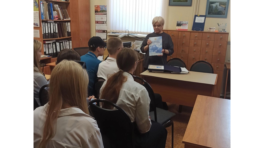 Брянским школьникам «урок жизни» преподала координатор движения ZOV
