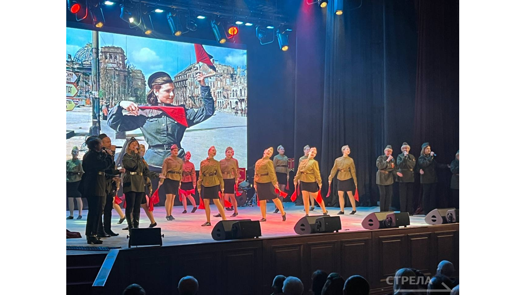 В Брянске проходит праздничный концерт «Живет Победа в поколениях»