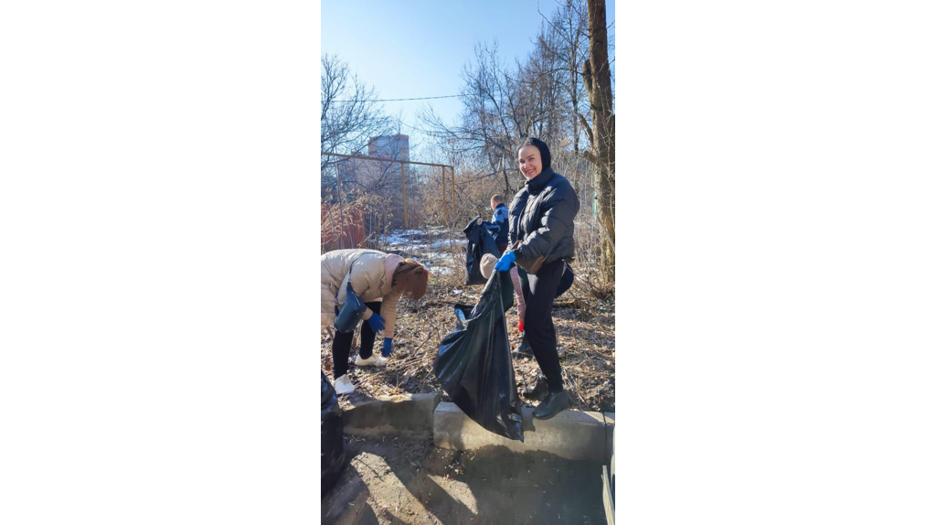 В Брянске устроили пятничную генеральную уборку