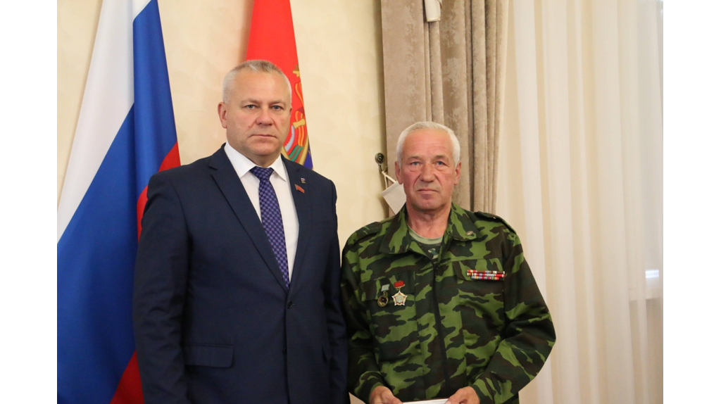 Спикер Брянской облдумы наградил ветеранов боевых действий