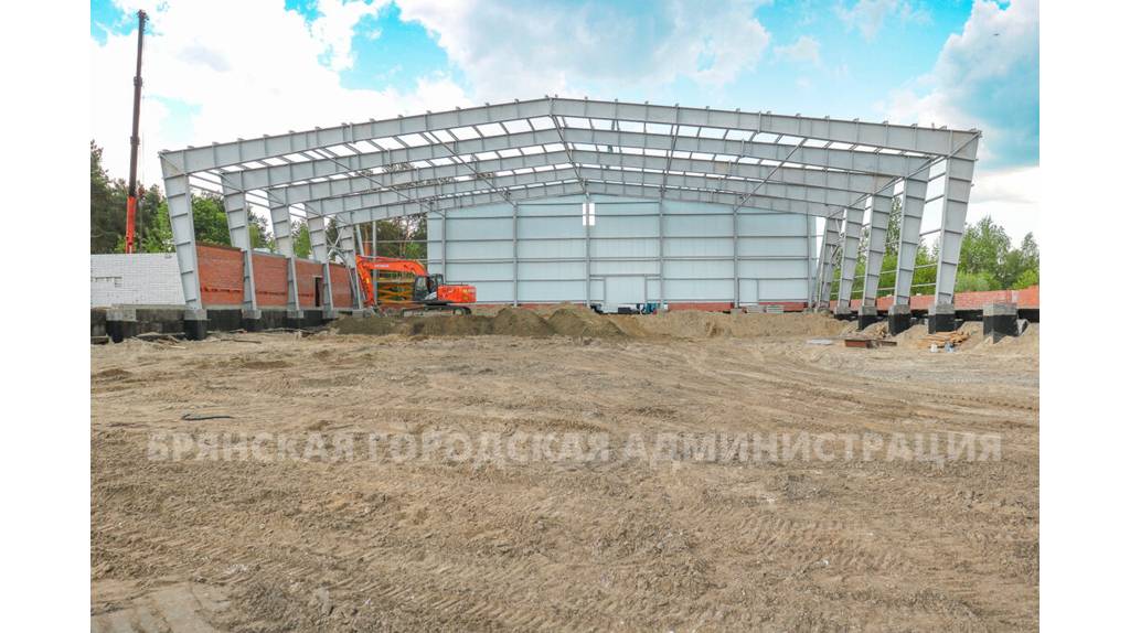 В Брянске продолжается строительство Дворца зимних видов спорта