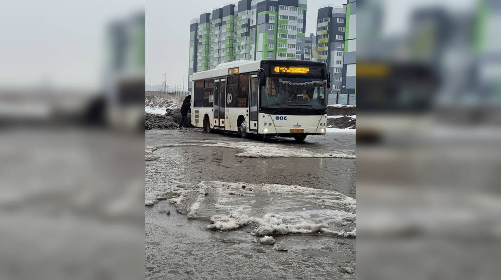 В микрорайоне «Деснаград» утонула остановка 