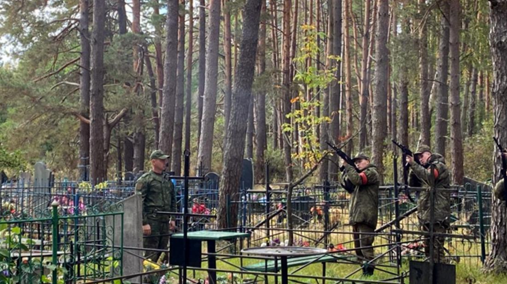 В Навлинском районе простились с героем СВО Александром Сигачёвым