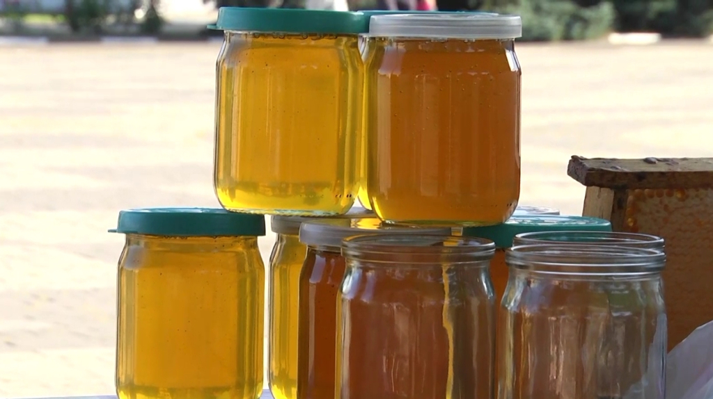 На центральной площади Стародуба прошла ярмарка мёда