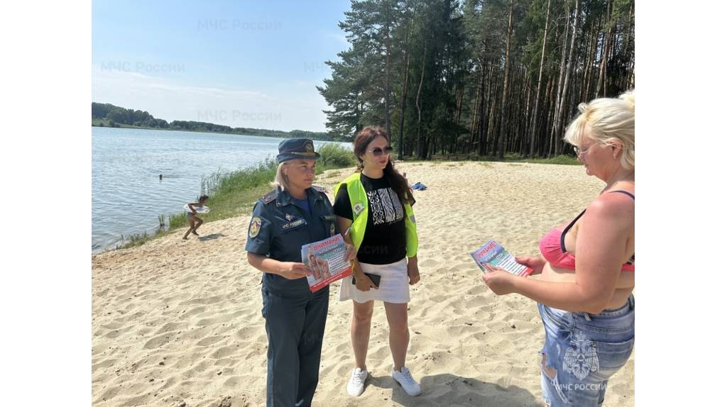 Жителям Дубровского и Рогнединского районов рассказали о правилах безопасности на водоёмах