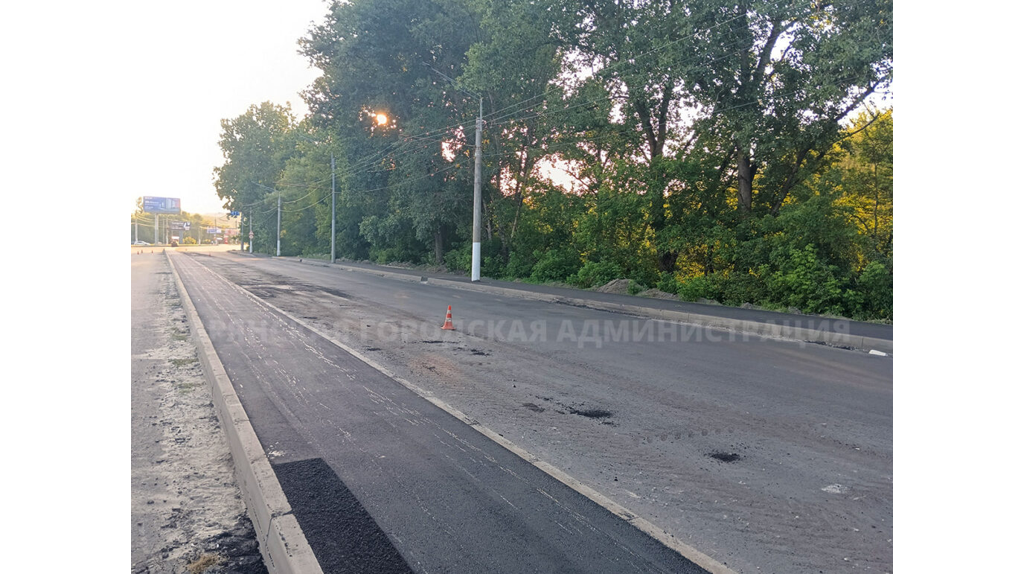 В Брянске на проспекте Московском асфальтируют разделительную полосу