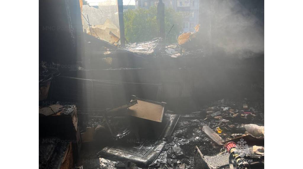 В Белых Берегах при пожаре в квартире многоэтажки эвакуировали 18 человек