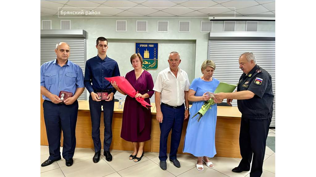 В Брянском районе семьям героев спецоперации передали награды