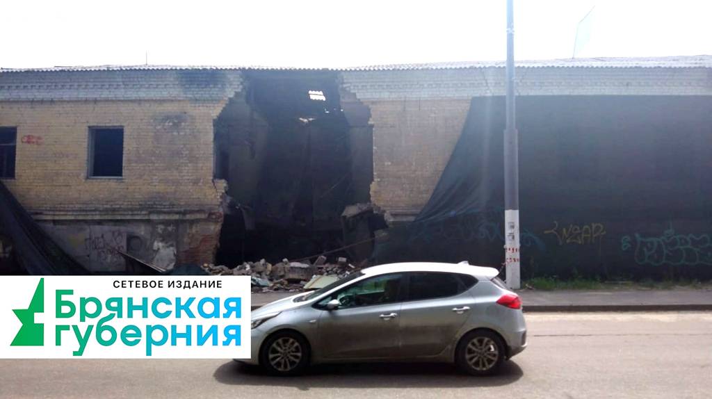 В центре Брянска рухнула стена в здании бывшего заводоуправления «Дормаша»