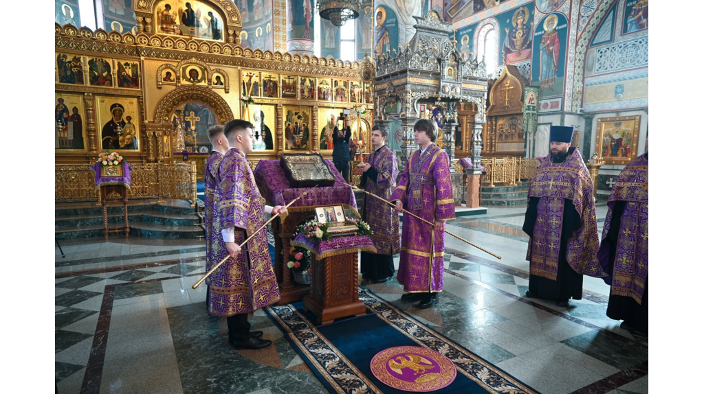 Фоторепортаж: в Брянске встретили ковчег с частью Пояса Пресвятой Богородицы