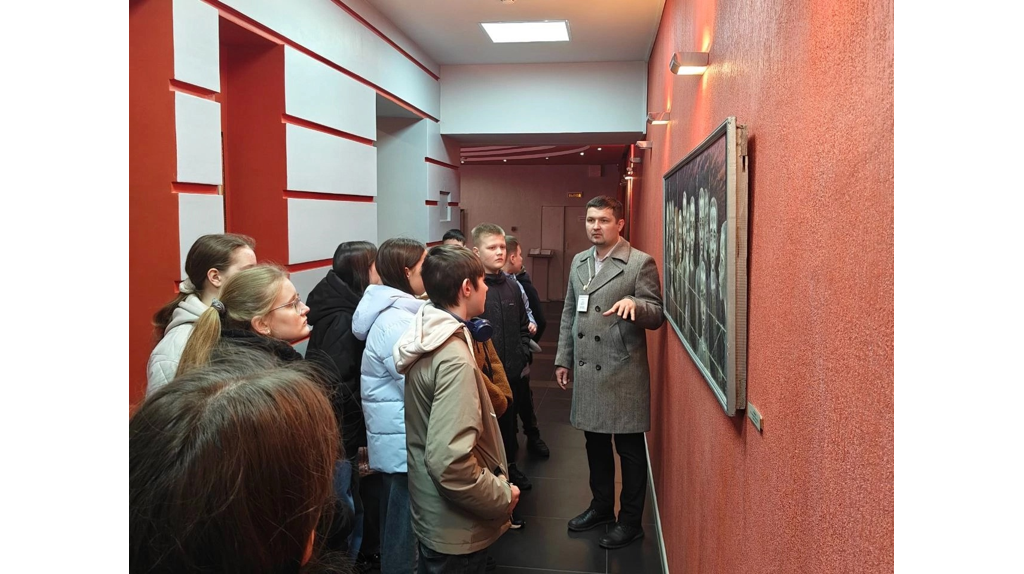 Для унечских школьников устроили экскурсию по мемориальному комплексу «Хацунь»