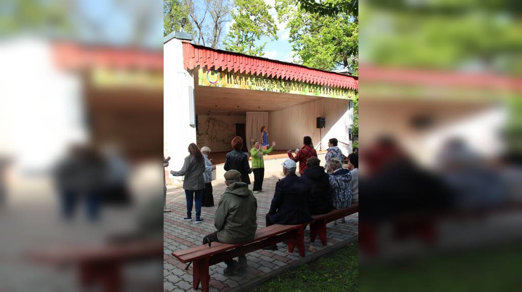 В брянском парке Толстого прошел праздник «Танцующий май»