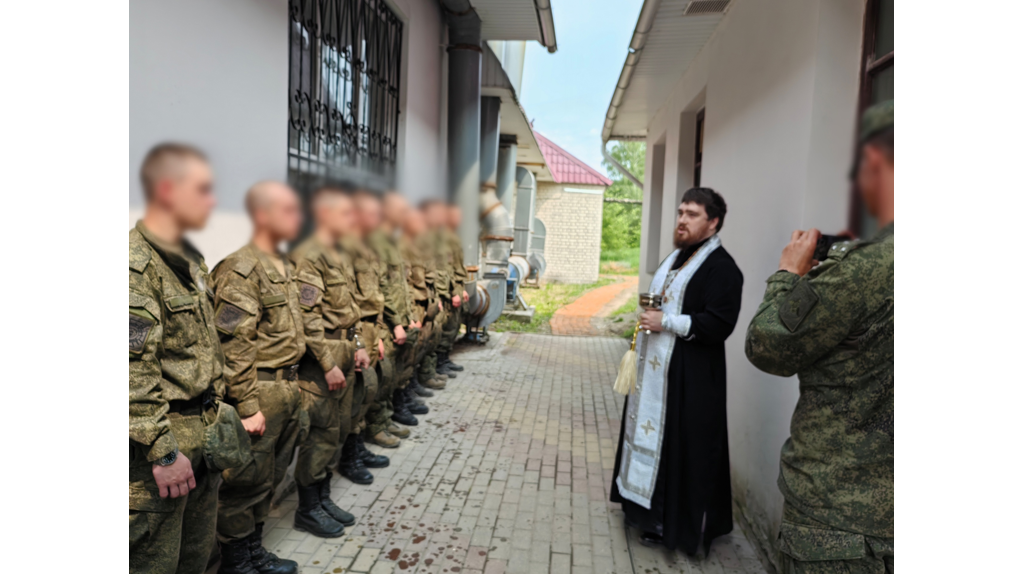 Брянский священник совершил пастырский визит в автомобильный батальон группировки «Север»