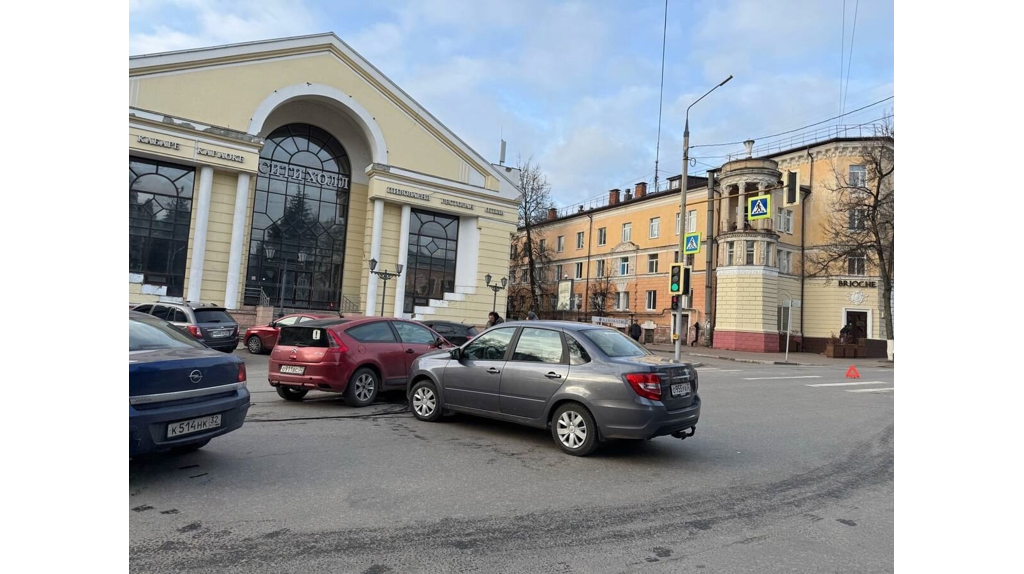 В Брянске возле City Hall произошло ДТП